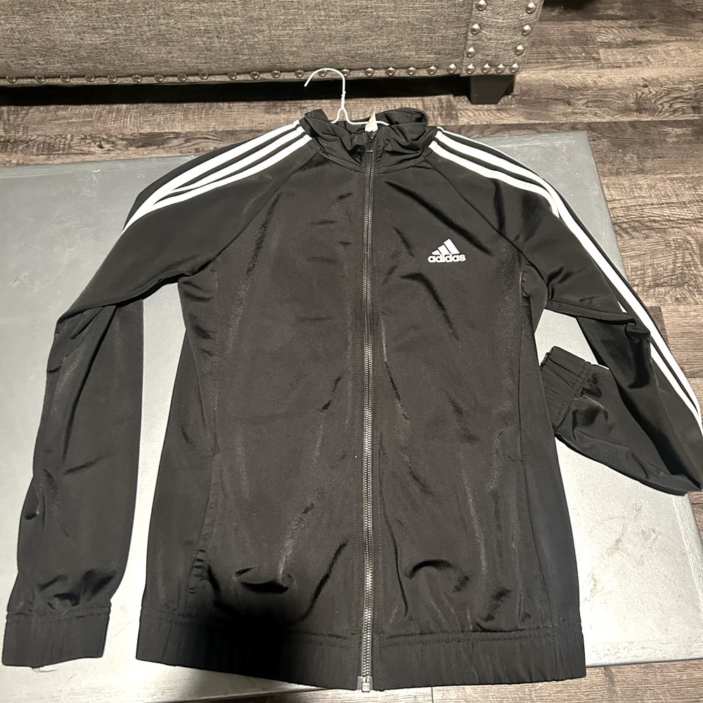 Selling a black addidas zip up 🖤🤍